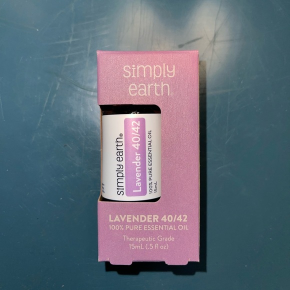 Simply Earth Lavender 40/42 Essential Oil - Picture 6 of 6